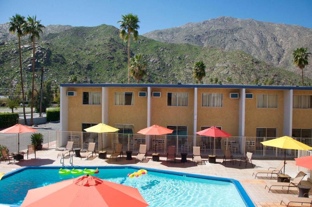 Hotel Pool
